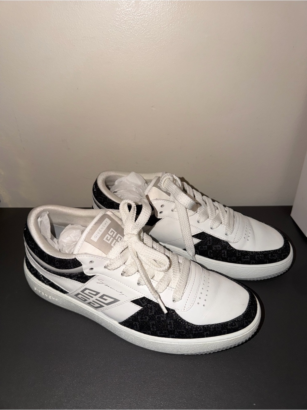 Givenchy Men’s White and Black Low-Top Sneakers
